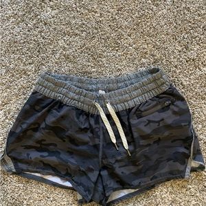 Vuori Clementine Short 4" 2.0